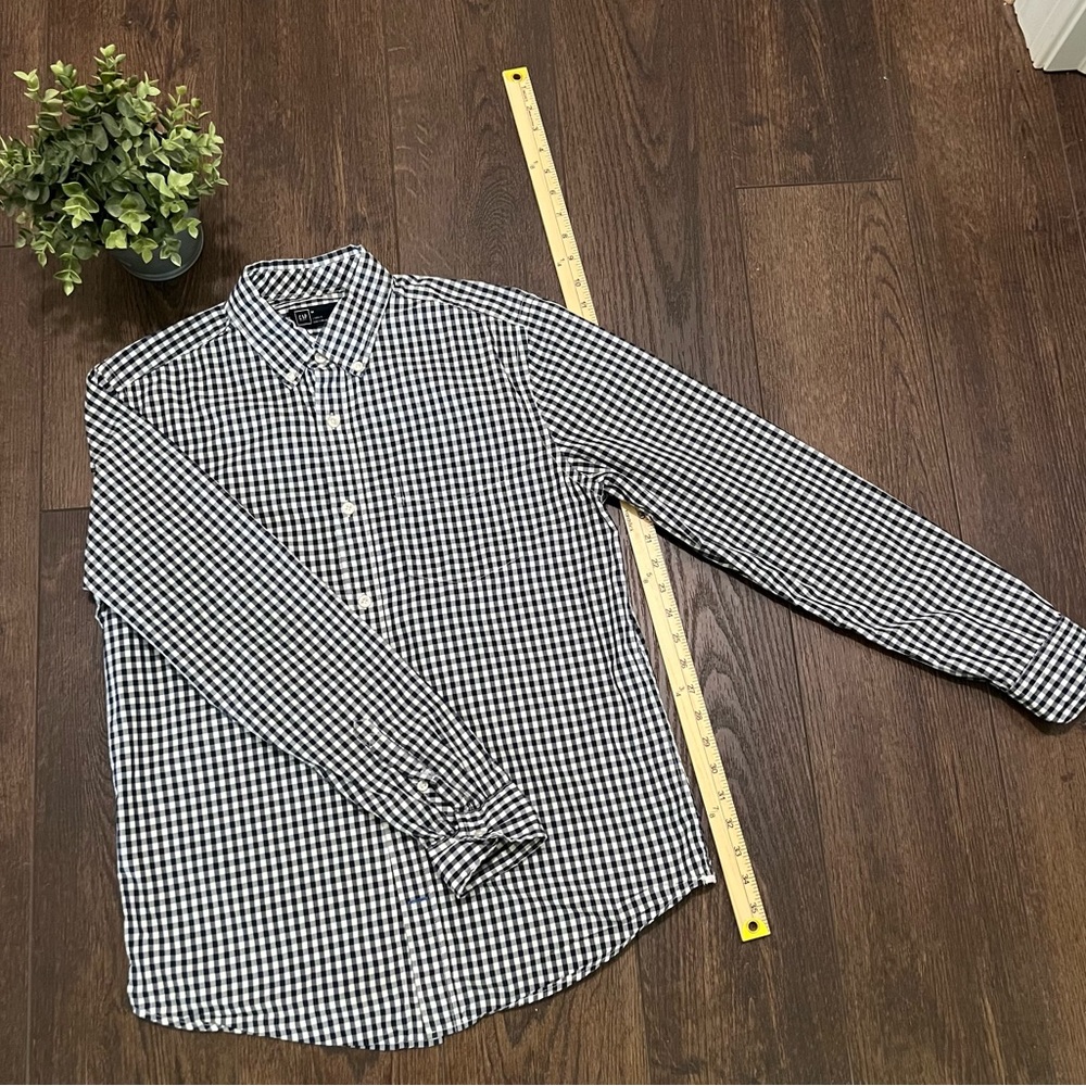 Gap Men's Navy and White Checkered Shirt